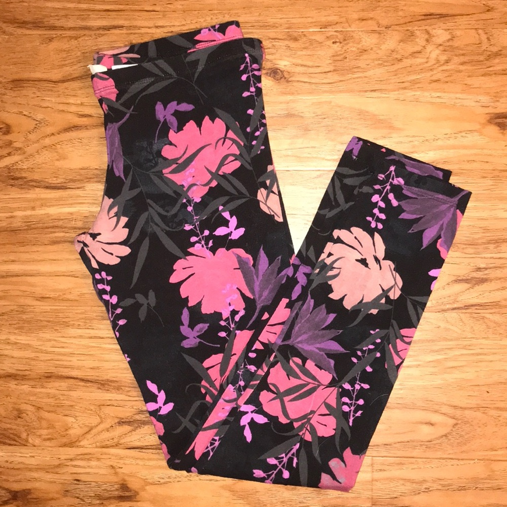 Cute and comfy printed leggings.